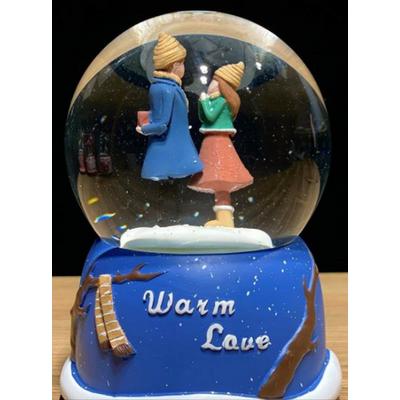 Warm Love Sevgili Temalı Büyük Boy Kurmalı Kar Küresi